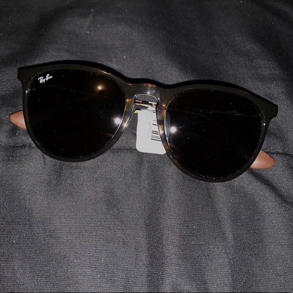 Ray Ban Sunglasses - Picture 1 of 3